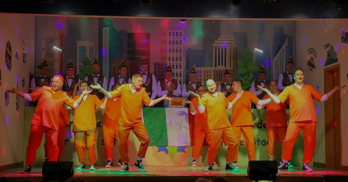 Prunksitzung-in-Dietenhausen-Narren-reisen-in-die-Stadt