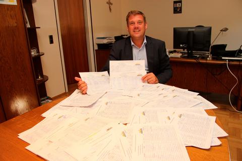 Bürgermeister Mario Koschel freut sich über die 2500 Unterschriften, die mittlerweile für den Erhalt des Vitos-Standortes zusammengekommen sind. Die 3000er-Marke soll aber noch geknackt werden.  Foto: Agathe Markiewicz 