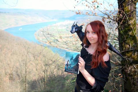 April Wynter hofft auf den Fantastik-Literaturpreis "Seraph", für den sie nominiert ist. Foto: Dagmar Hennicke 