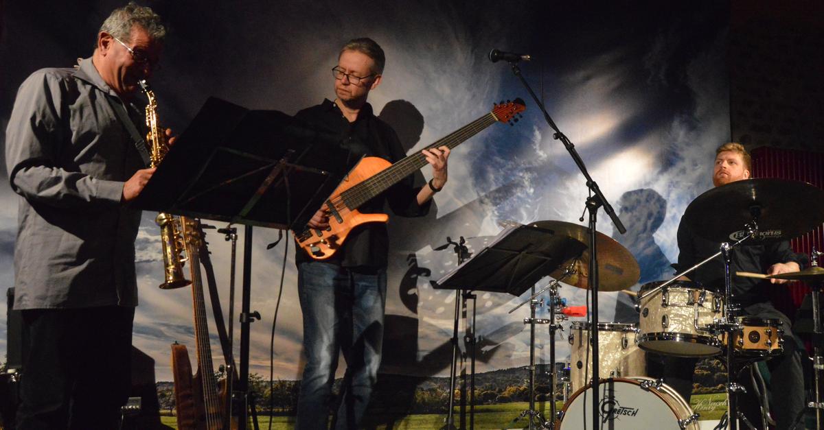 Elkerhausen-Filigraner-Jazz-unterm-blauen-Dach