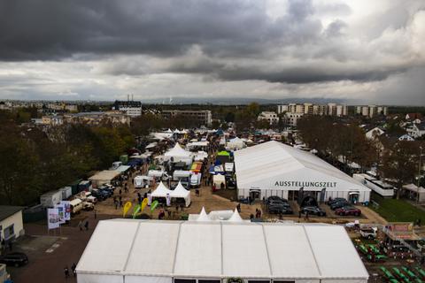 Aus dem Riesenrad hat man einen tollen Blick über das Marktgelände.