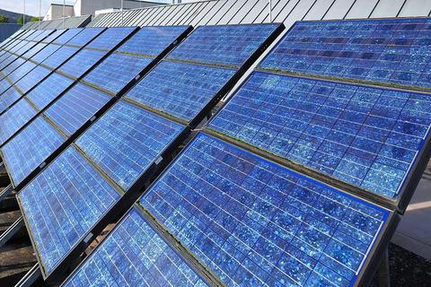 In Rheinland-Pfalz soll es nun leichter möglich sein, Solaranlagen auf die Dächer denkmalgeschützter Gebäude zu errichten.