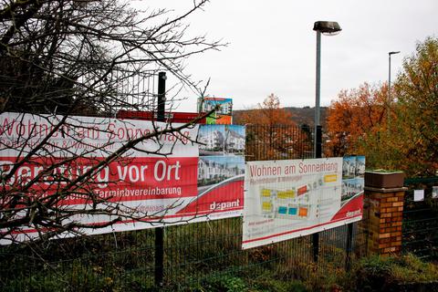 Auf dem Gelände der "Alten Gärtnerei" in Bad Endbach entsteht ein Wohnpark. Für die SPD beinhaltet das Bauvorhaben Elemente für ein Mehrgenerationen-Projekt.  Archivfoto: Regina Tauer 