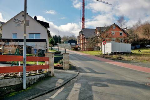 Die Straße "Am Spatwerk" mit neuer Asphaltdecke und einem Fußweg gehört zu den Projekten, für die sich der Hartenroder Ortsbeirat stark gemacht hat. Foto: Peter Piplies 