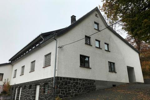 Ungewisse Zukunft: Die Volkshalle in Hartenrod steht der Neuordnung der Bad Endbacher Sportstätten im Weg.  Foto: Regina Tauer 