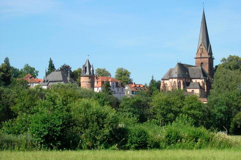 Blick auf den Klosterberg: Rechts reckt sich der Turm der Stiftskirche in die Höhe, links davon erhebt sich der Diebsturm.  Foto: Stadt Wetter 