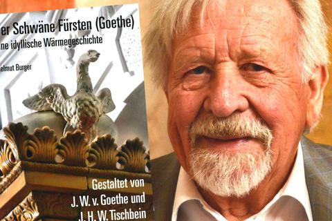 Professor Helmut Burger würdigt die Beiträge des Hainaer Goethe-Malers Tischbein für die Kunst- und Kulturgeschichte des Heizens gewürdigt.  Foto: Karl-Hermann Völker 