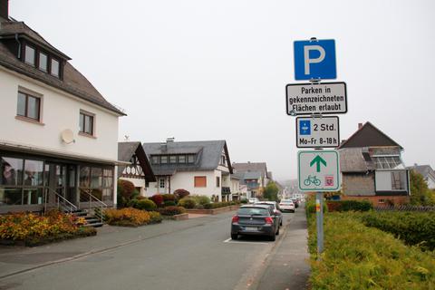 Der Ortsbeirat will auf jeden Fall an der Begrenzung der Parkdauer in der Alten Straße festhalten. Foto: Sascha Valentin 