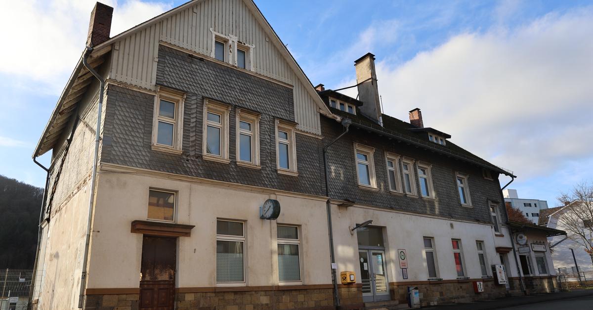Wie-geht-s-mit-Biedenkopfs-marodem-Bahnhofsgeb-ude-weiter-