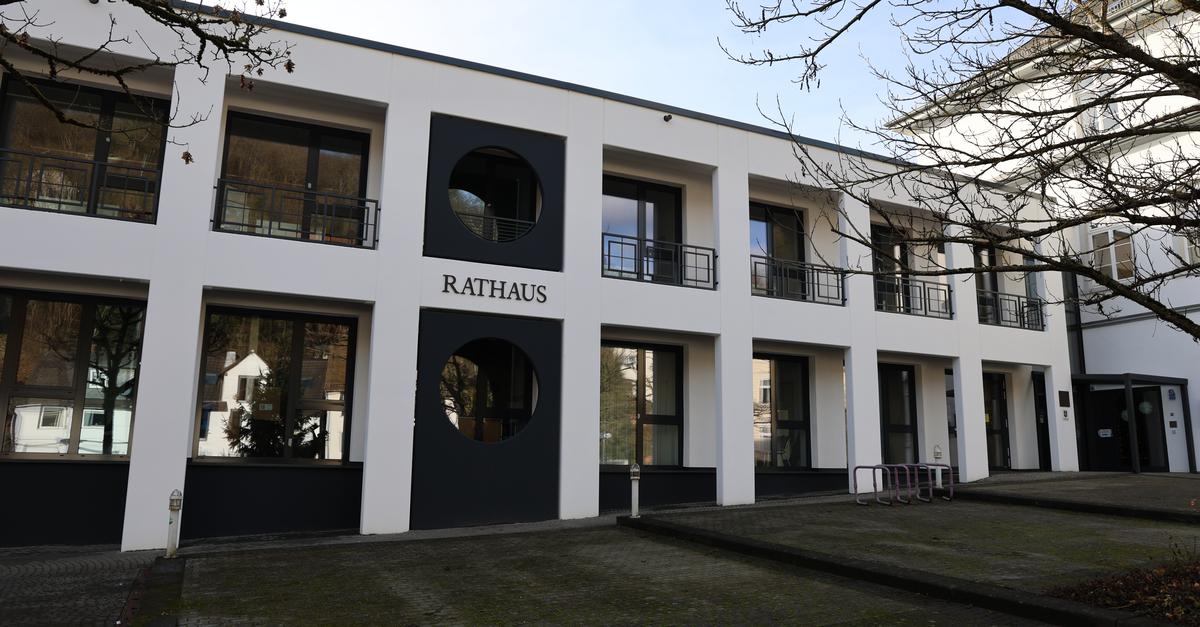 Sanierung-beendet-Biedenkopfs-Rathaus-hat-nun-ein-Flachdach