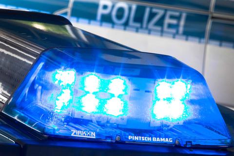 Die Kriminalpolizei ermittelt nach einem Apotheken-Einbruch in Biedenkopf.  Symbolbild/Archivfoto: Friso Gentsch/dpa 