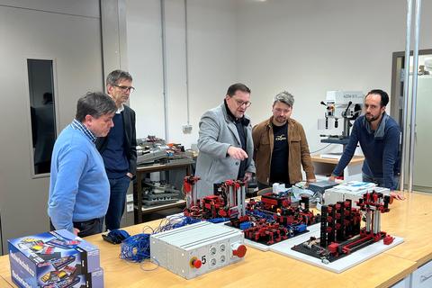 Biedenkopfer Schüler lernen mit Fabriksimulation