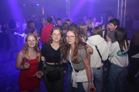 Hunderte Jugendliche feierten zu Beginn der Breidenbacher Kirmes bei der „Clubnight“ mit vier Discjockeys aus der Region. 