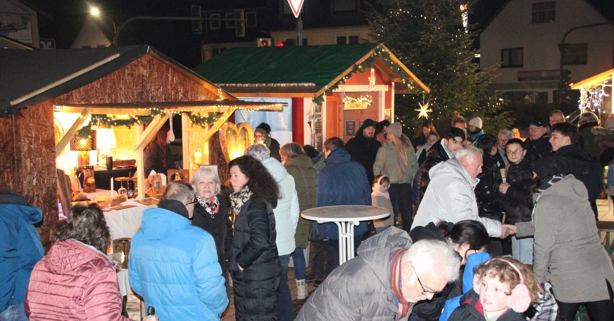 Adventsgest-ber-in-Breidenbachs-Neuer-Mitte-
