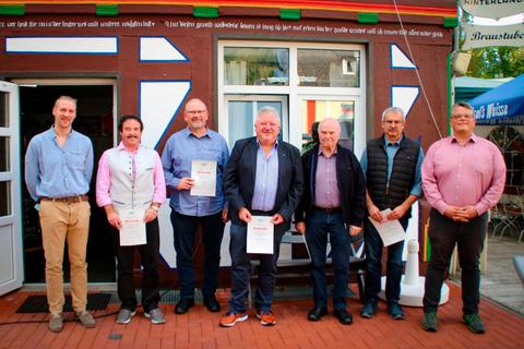 Ehrungen bei der Industriemeistervereinigung Dill/Obere Lahn (v. l.): Florian Bolz, Jürgen Kiefer, Dirk Haas, Thomas Strieder, Hans Schäfer, Klaus Peter Müller und Meik Sänger.  Foto: IMV Dill/Obere Lahn 