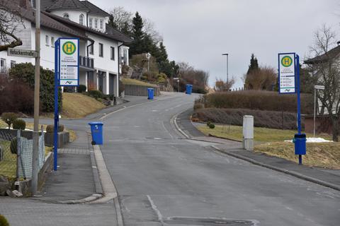 Die Bushaltestelle in Kleingladenbach soll einige Meter nach oben verlagert werden - ein Thema, mit dem sich der Ortsbeirat schon seit Jahren beschäftigt.  Archivfoto: Mark Adel 