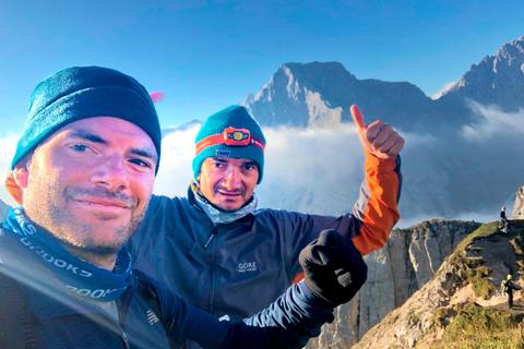 Vor zwei Jahren sind Patrick Oswald (links) und Dejan Kovacevic in sechs Tagen zusammen vom Hinterland bis auf die Zugspitze gelaufen. Archivfoto: Kovacevic 