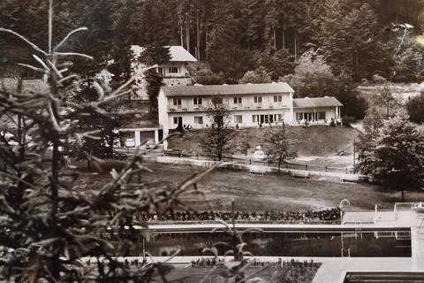 Das Waldhotel in Holzhausen im Jahr 1970. Aktuell wird die Zukunft der Freizeit- und Bildungsstätte diskutiert, die in dem Gebäude untergebracht ist.
