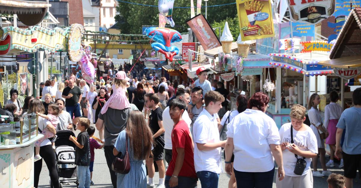 So-feiern-Jung-und-Alt-Kirschenmarkt-in-Gladenbach