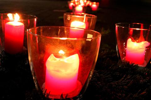 Wegen Corona erneut abgesagt: Die in Gladenbach beliebte Aktion "Einkauf bei Kerzenschein" am Vorabend des ersten Advents findet nicht statt.  Archivfoto: Michael Tietz 