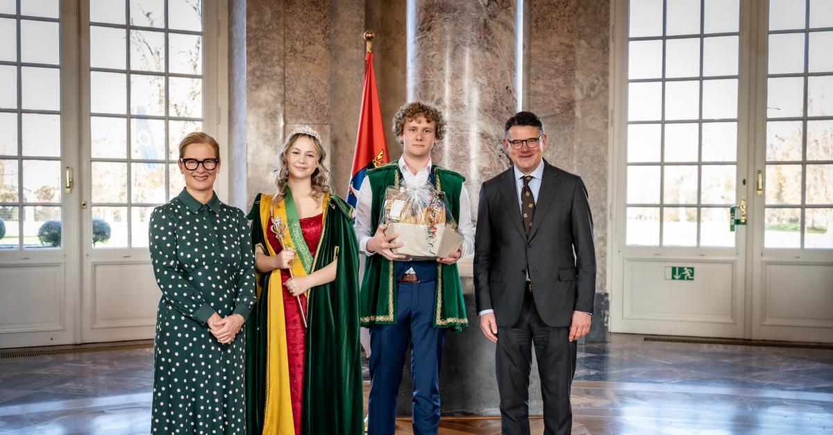 Ministerpr-sident-empf-ngt-Kirschenk-nigin-Celine-I-