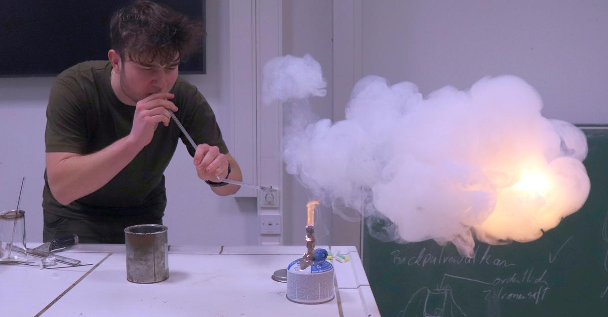 Wie-farbige-Flammen-und-Lichteffekte-den-Advent-verzaubern