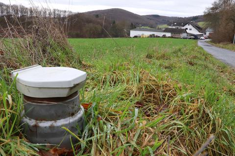Wann die Wasser- und Stromanschlüsse für die neuen Grundstücke in der Verlängerung des "Hohlweg" (rechts) in Mornshausen zur Verfügung stehen, ist noch nicht absehbar. Zunächst wird im beschleunigten Verfahren ein Bebauungsplan für die Fläche erstellt.