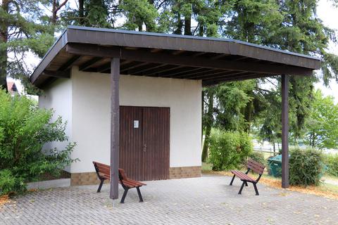 Geld für die Friedhofshalle erhofft sich der Ortsbeirat Rachelshausen – die Schönheits-OP für das Gebäude meldet das Gremium für den städtischen Haushalt 2024 an.