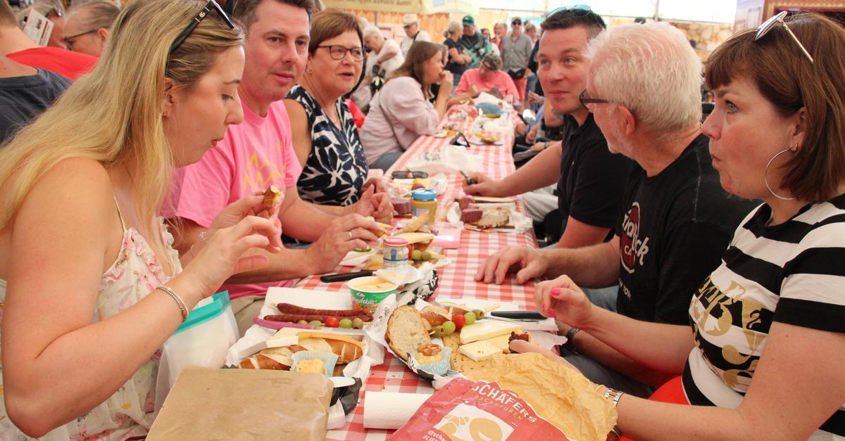 Kirschenmarkt-Fr-hst-ck-1-300-Portionen-werden-verputzt