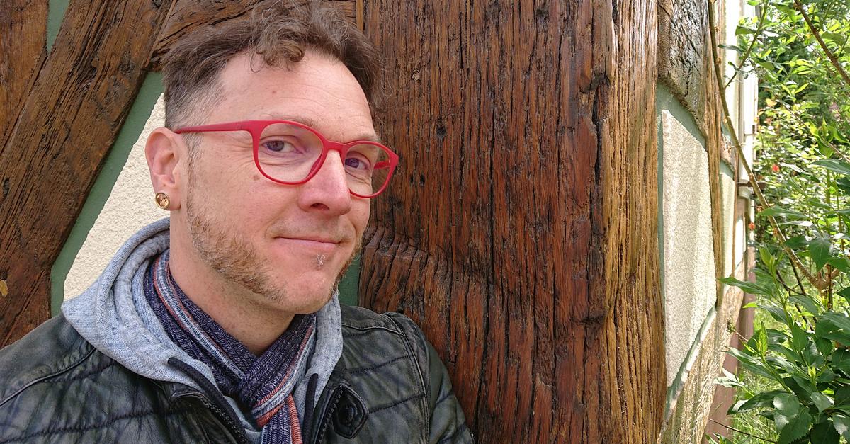 Musiker-singt-Hendrix-Hit-auf-Hinterl-nder-Platt