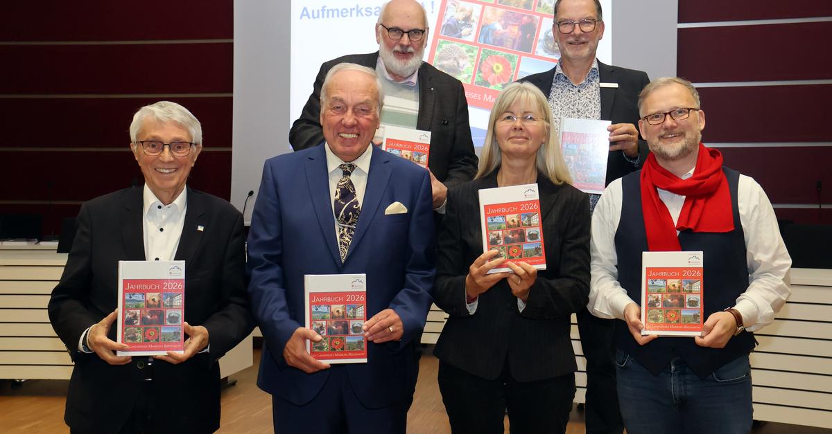 Kreis-stellt-neues-Jahrbuch-vor