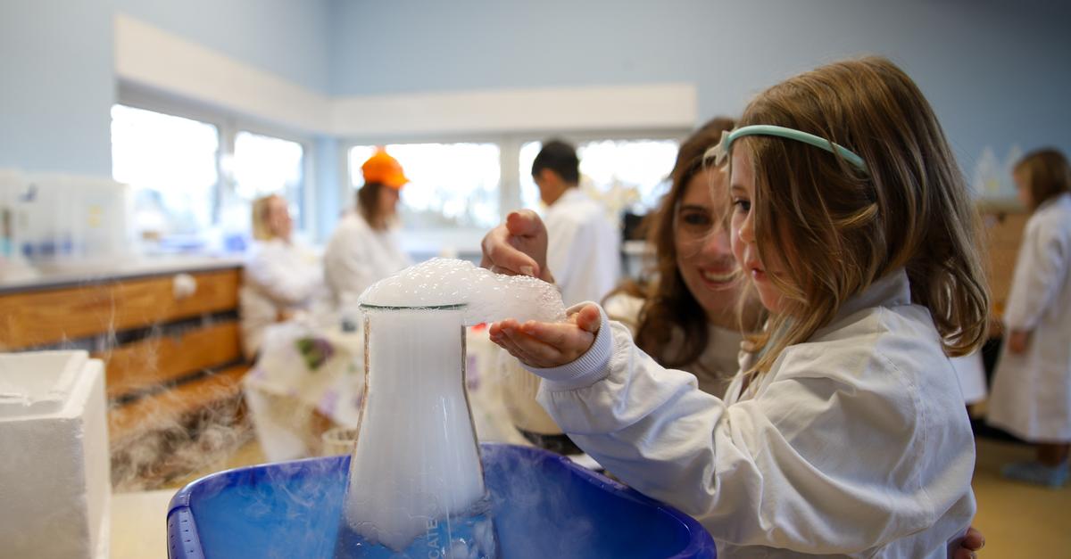 Kinder-experimentieren-in-Marburger-Kitas