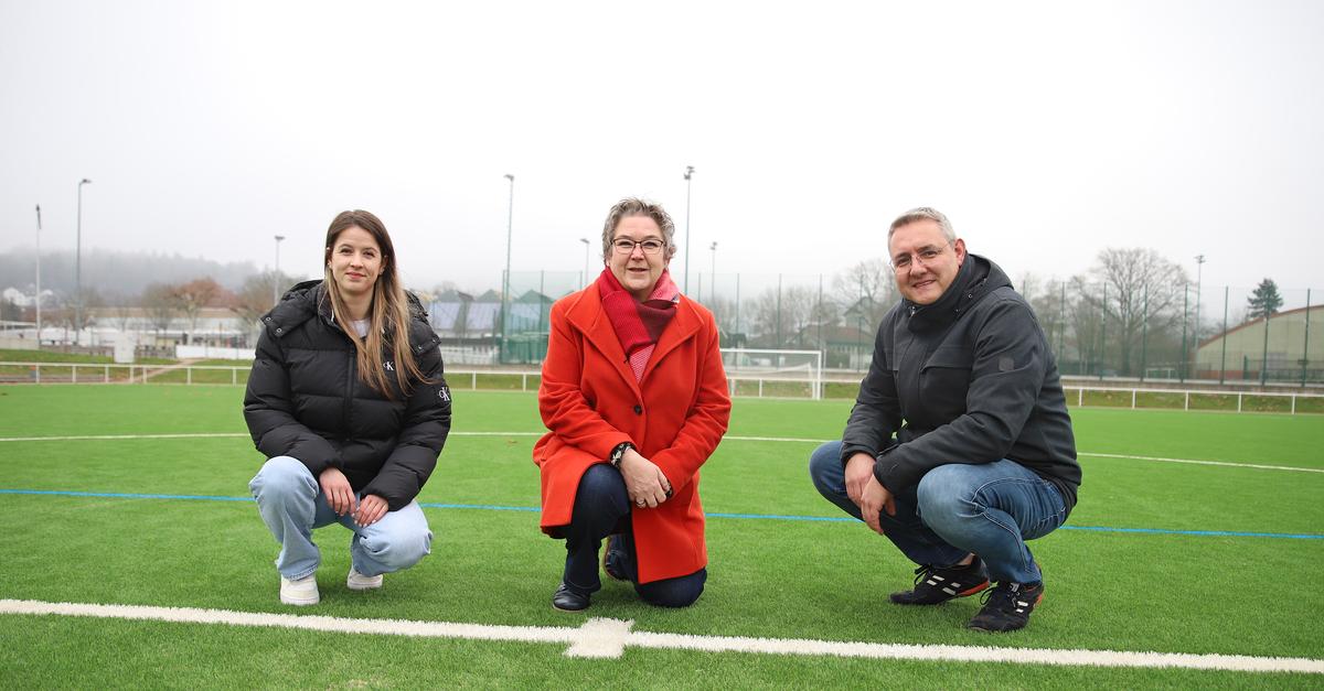 Kunstrasenplatz-ist-spielbereit