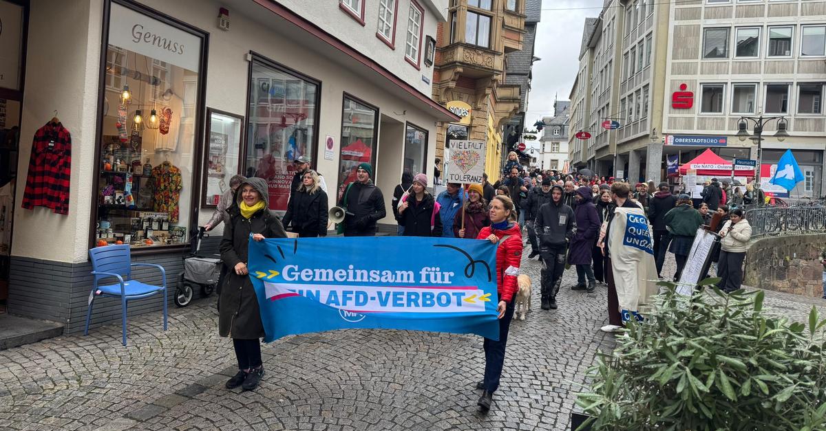 Rund-800-Menschen-bei-Anti-AfD-Aktionstag-in-Marburg