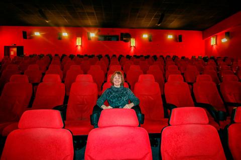 Marion Closmann im größten Saal des Cineplex: Derzeit blickt die Kinobetreiberin relativ optimistisch in die Zukunft.