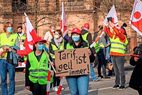 Trotz des Protestes der Mitarbeiter im März in Marburg werden bei CSL Behring Arbeitsplätze abgebaut. Archivfoto: Thorsten Richter 