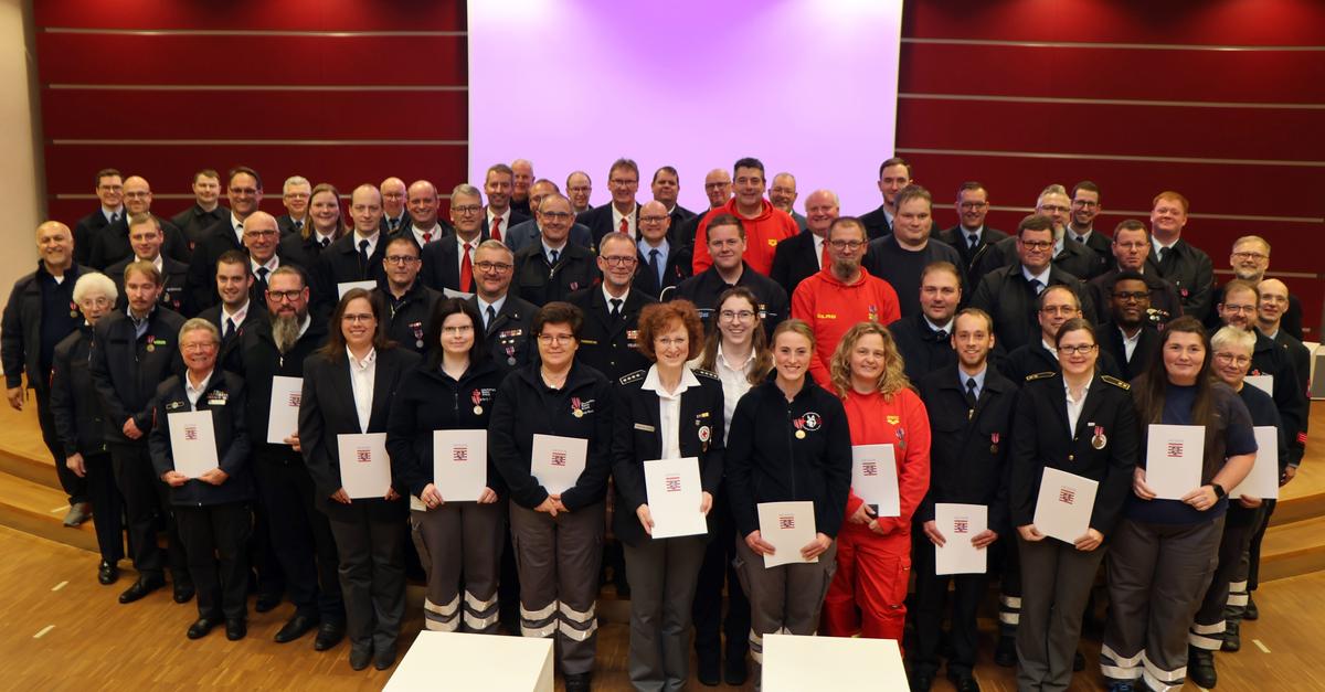 Katastrophenschutz-Aktive-in-Marburg-Biedenkopf-geehrt