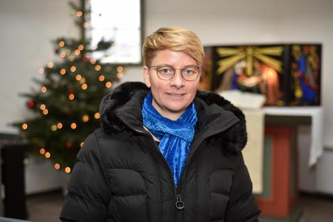 Tatjana Frenzel ist evangelische Pfarrerin in Breidenbach-Wolzhausen und  dem benachbarten Steffenberg-Quotshausen. Sie will für die Menschen da sein -  auch wenn derzeit keine Gottesdienste stattfinden.  Foto: Mark Adel 