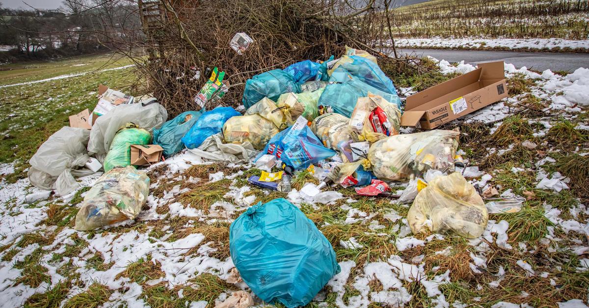 M-llproblem-in-Nentershausen-Wer-kippt-S-cke-in-die-Natur-