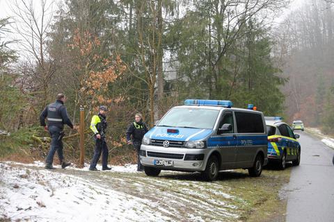 Die Polizei hat in einem Waldstück bei Freudenberg die Leiche der vermissten Luise gefunden.