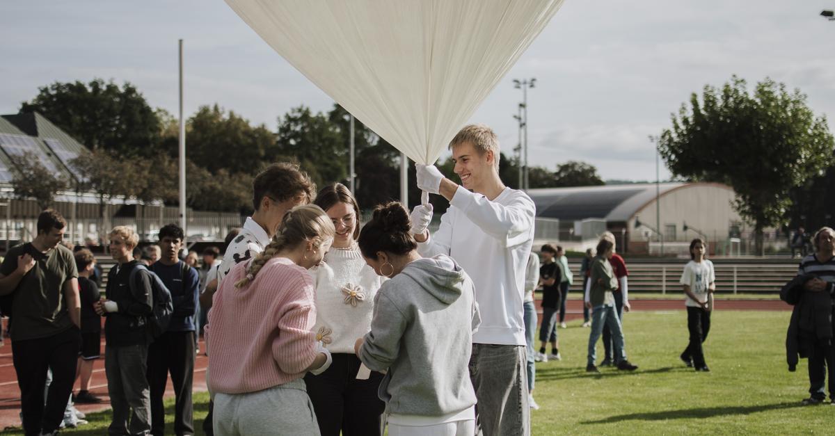 Research in Central Hesse: Students send weather balloons to the ...