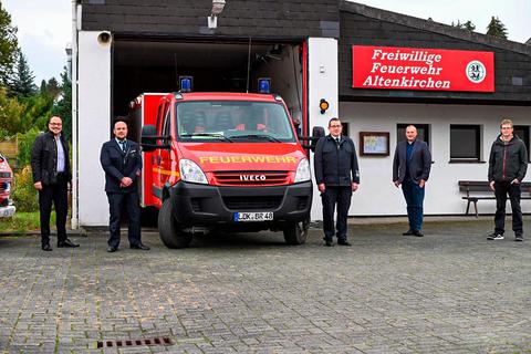 Freuen sich über den Förderbescheid (v.l.): Sascha Knöpp (Ortsvorsteher Altenkirchen und Stadtverordneter), Martin Bettner, Michael Rack, Christian Breithecker und Björn Mallebré (Stadtverwaltung Braunfels).   Foto: Jenny Berns 