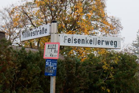 Ein Investor hat angekündigt, hier im Bereich Rilkestraße/Felsenkellerweg in Braunfels im großen Stil zu bauen. Doch dies soll nun nicht mehr möglich sein. Dafür sorgen eine Änderung des Bebauungsplans und eine Veränderungssperre. © Verena Napiontek