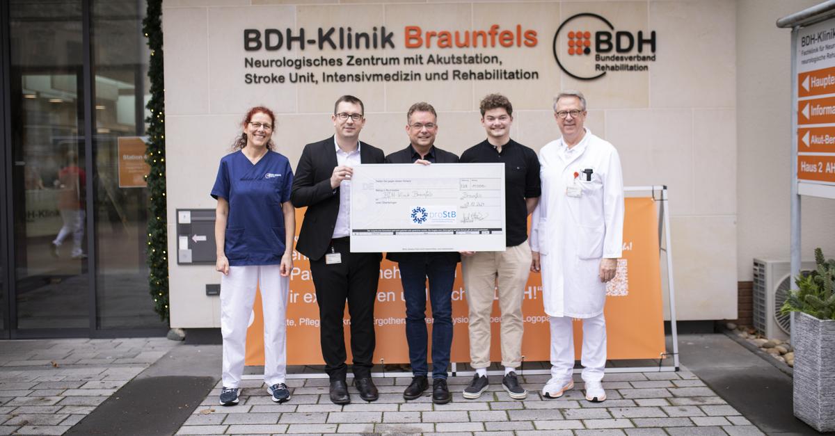 Spende von 11.000 Euro an Braunfelser Klinik übergeben