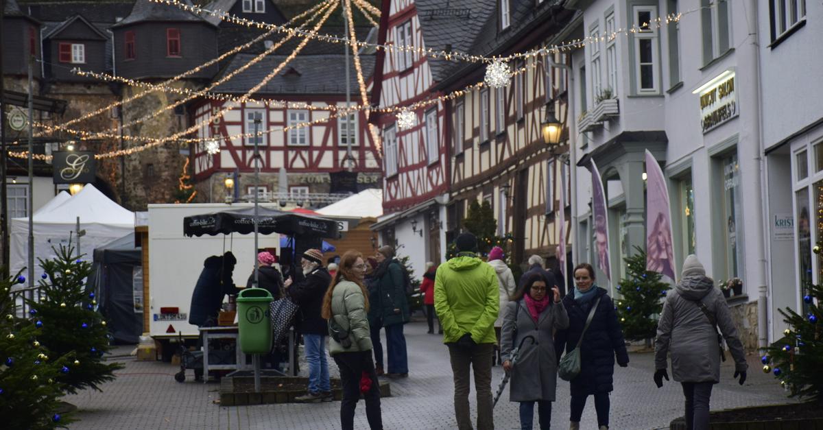 Festlicher-Start-Christnikelsmarkt-in-Braunfels-er-ffnet