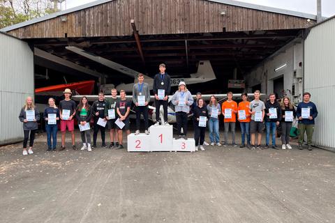 Am Ende des Wettbewerbs geht es auf das Siegertreppchen - und die zwölf besten Nachwuchspiloten fahren anschließend zum Landesentscheid.   Foto: LSG Braunfels 
