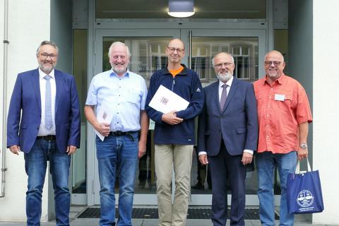 Gruppenfoto mit Schiedsmann (v. l.): Bürgermeister Robert Lay, Günter Winkel, Dieter Kraus, Reinhard Grün und Armin Lühning.
