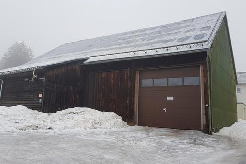 Für die Sanierung der Rabenscheider Dreschhalle wurden die ersten beiden Aufträge vergeben. Das Projekt soll insgesamt 96 500 Euro kosten.  Foto: Christoph Weber 
