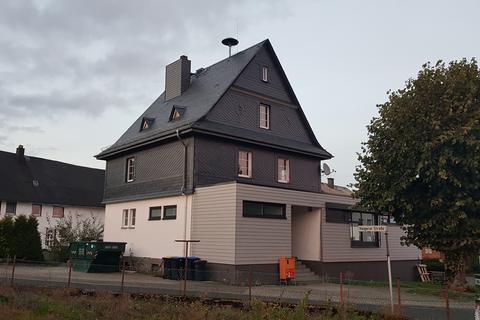 In der Wohnung oberhalb des Rabenscheider Dorfgemeinschaftshauses will die Gemeinde Breitscheid bis zu zehn Flüchtlinge unterbringen. Der Wohnraum soll in zwei bis drei Wochen bezugsfertig sein. Für dieses Objekt sind im Nachtragshaushalt 60.000 Euro eingestellt.