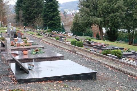 Der Friedhof Sasenberg ist einer von zwei Friedhöfen im Dietzhölztaler Ortsteil Ewersbach.  Foto: Frank Rademacher 